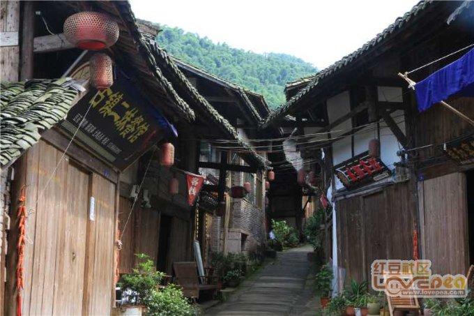 李一桐曝曾经录《奔跑吧》牙崩了用502粘回去，这是什么“狠人”？